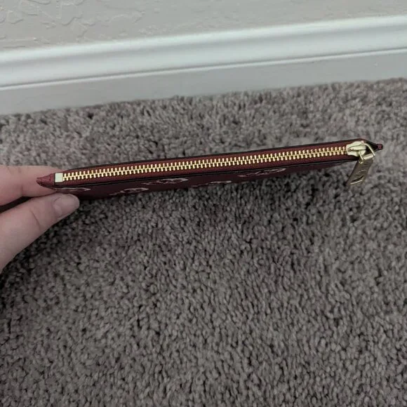 Coach Slim Zip Pouch in Red and White Roses Floral - Picture 4 of 6